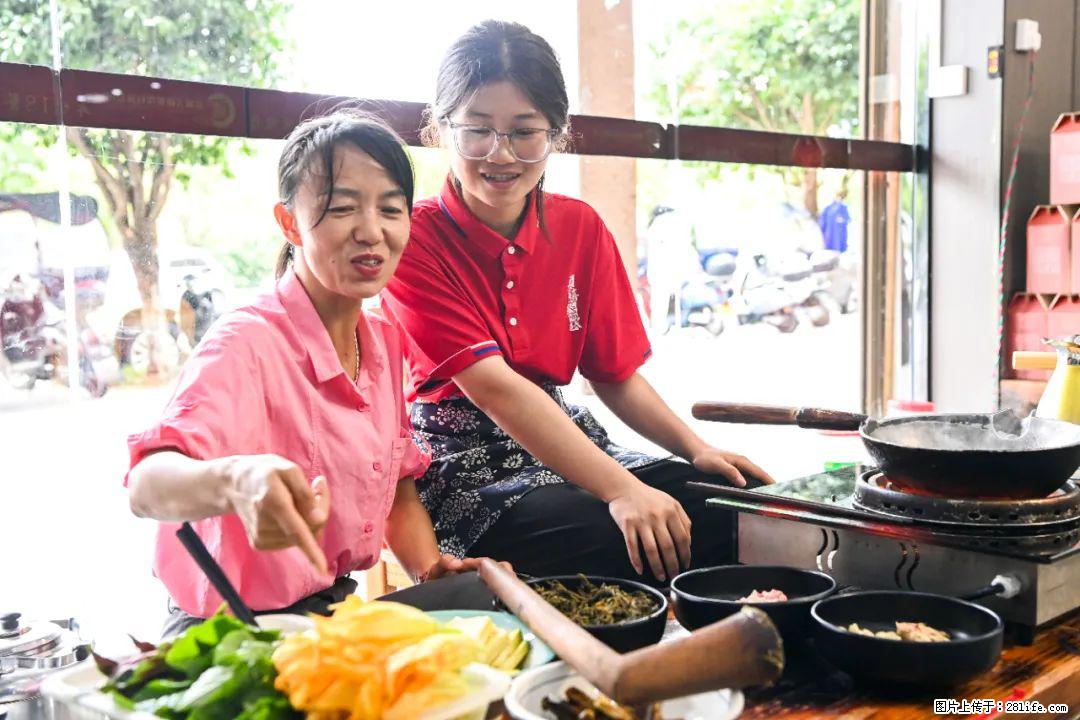 全网追的“扁担女孩”,找了一份暑假工,时薪12元 - 邢台生活资讯 - 邢台28生活网 xt.28life.com